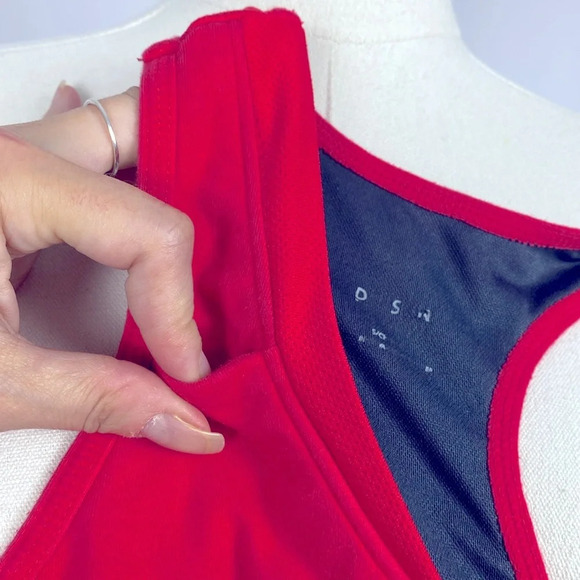 🌸Danskin Racerback tank top with built in bra - Picture 9 of 9